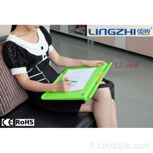 Scrivania per laptop con sacco imbottito colorato dal design ergonomico